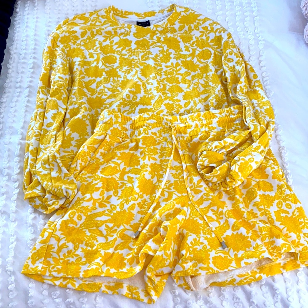 Who What Wear summer sweatshirt and shorts set